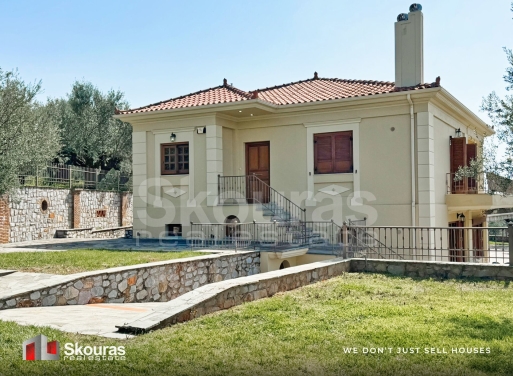 Дом Thouria 285 кв.м