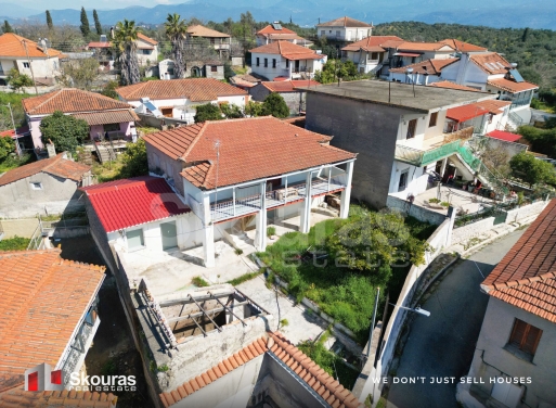 House in Aris - view 1